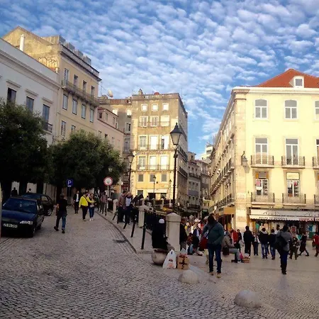 Charming Mansard In Pena Baixa Lisbon