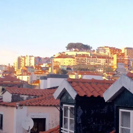 Apartment Charming Mansard In Pena Baixa