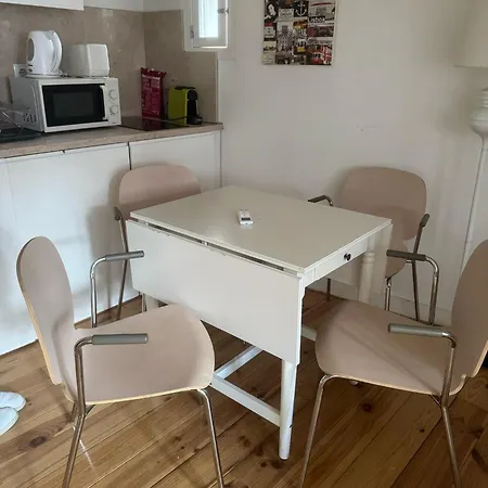 Charming Mansard In Pena Baixa * リスボン